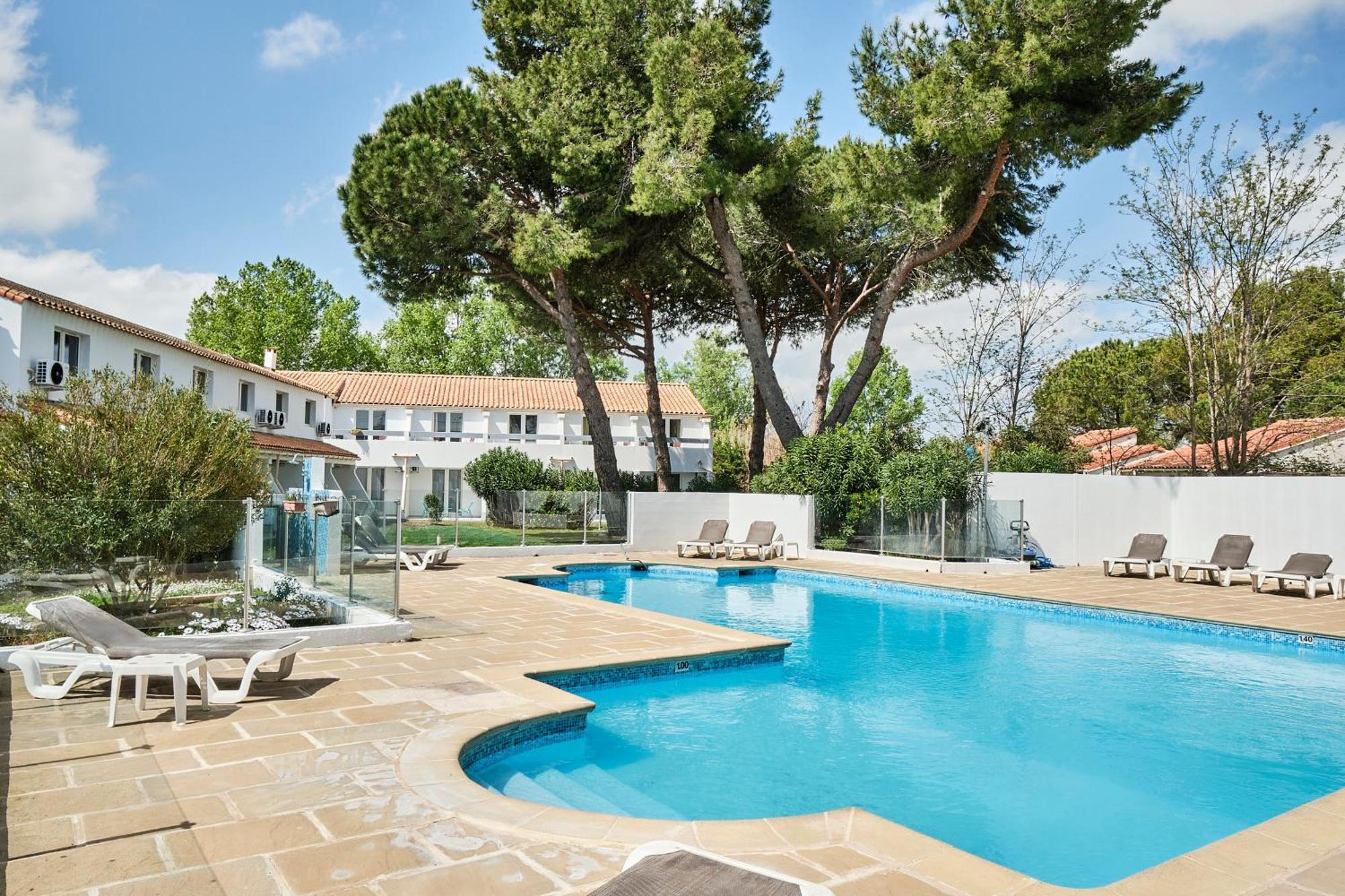 Artemia Aigues-Mortes - Hotel Avec Piscine Zewnętrze zdjęcie