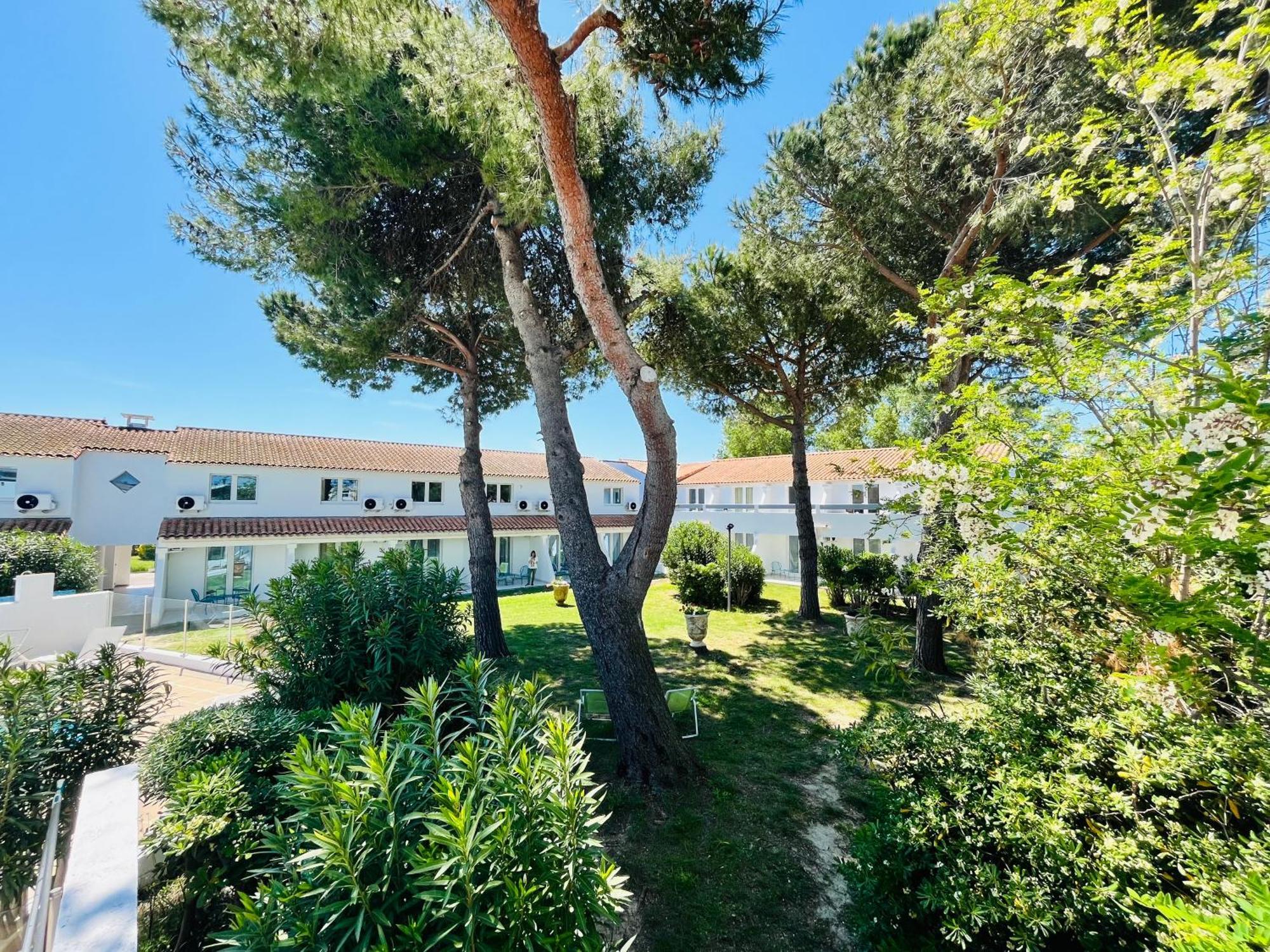 Artemia Aigues-Mortes - Hotel Avec Piscine Zewnętrze zdjęcie