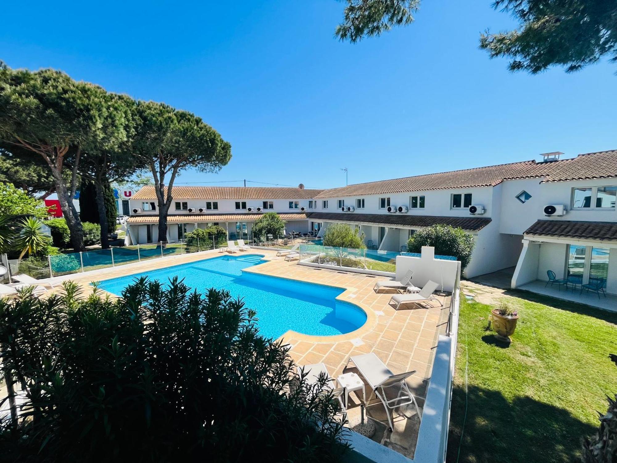 Artemia Aigues-Mortes - Hotel Avec Piscine Zewnętrze zdjęcie