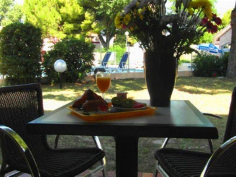 Artemia Aigues-Mortes - Hotel Avec Piscine Zewnętrze zdjęcie